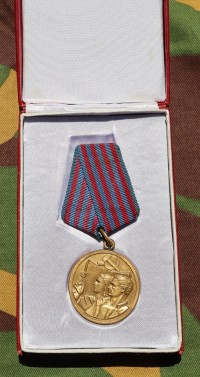 ym143boxs.jpg (3475 bytes)
